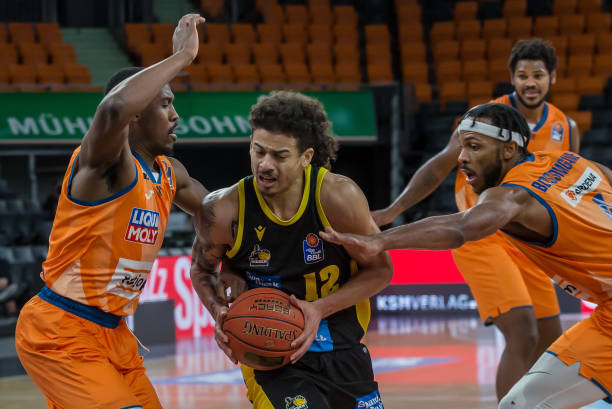 的激烈竞争 的激烈竞争